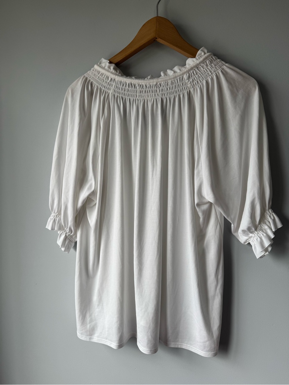 (M) Ariat White Ruffle Tie-Neck Blouse - Picture 7 of 7